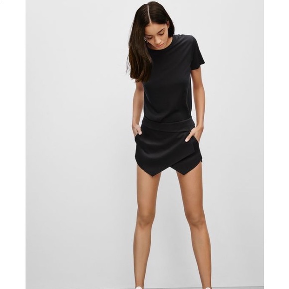 Aritiza Talula Berklee black lace skort - Picture 1 of 4